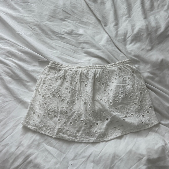 Hollister eyelet tube top Size small Condition: great Color: white Details : - Picture 1 of 3